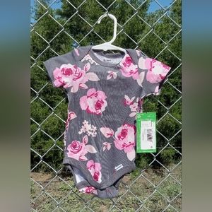 Modern moments by Gerber onesie 🌸 3-6 month